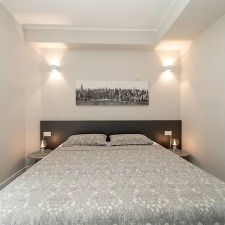 2 Min From The Cathedral With Private Parking Apartment