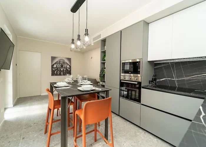 2 Min From The Cathedral With Private Parking Apartment Como