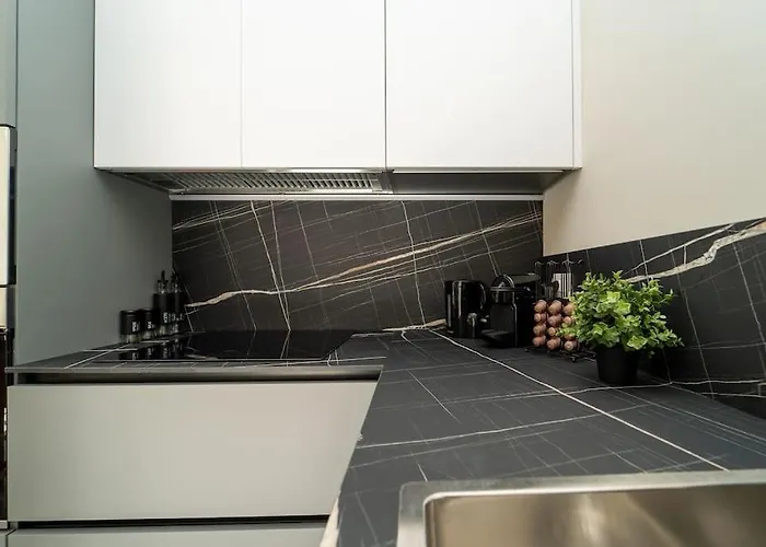 2 Min From The Cathedral With Private Parking Apartment *