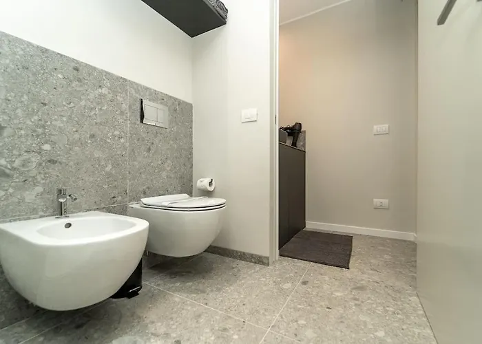 2 Min From The Cathedral With Private Parking Apartment Como