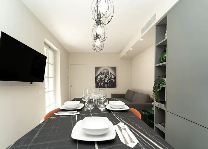 2 Min From The Cathedral With Private Parking Apartment