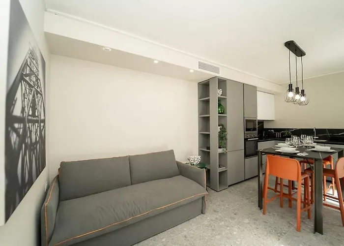2 Min From The Cathedral With Private Parking Apartment *